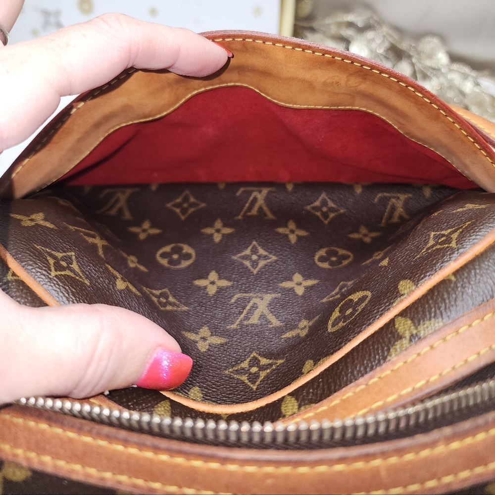 Authentic Louis Vuitton Monogram Klara Shoulder Bag With COA And Dust Bag - Picture 11 of 17